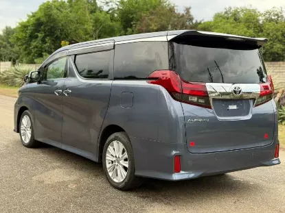 Picture of Toyota Alphard 2017