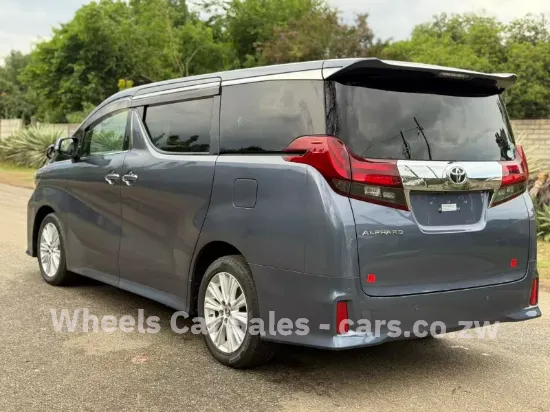 Picture of Toyota Alphard 2017