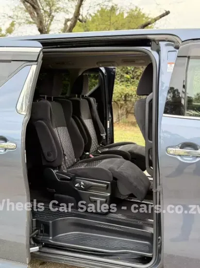 Picture of Toyota Alphard 2017