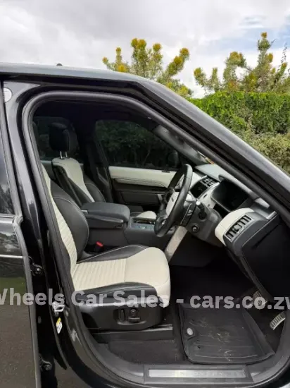 Picture of Land Rover Discovery 2024