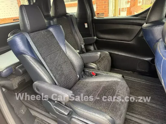 Picture of Toyota Vellfire 2017