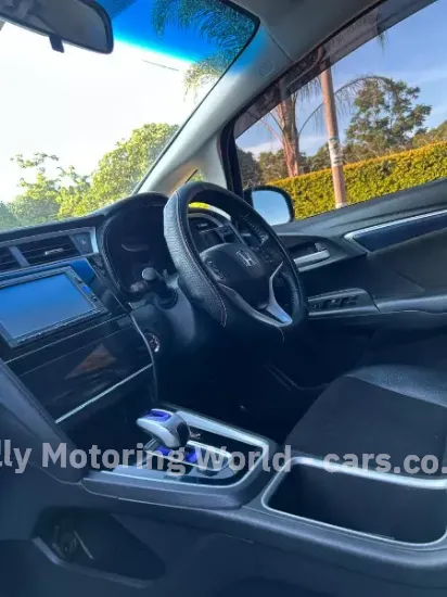 Picture of Honda Fit Shuttle 2016