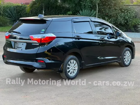 Picture of Honda Fit Shuttle 2016