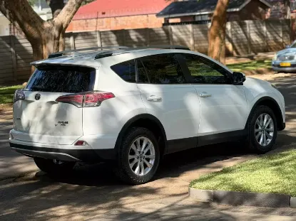 Picture of Toyota Rav4 2017