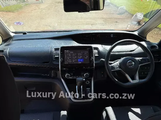 Picture of Nissan Serena 2017