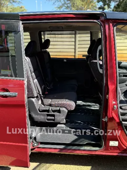 Picture of Nissan Serena 2017