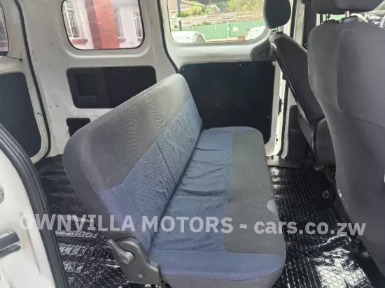 Picture of Nissan NV200 2016