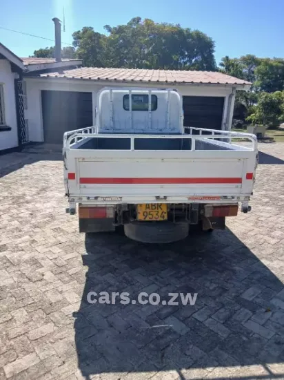 Picture of Hino Dutro 2004