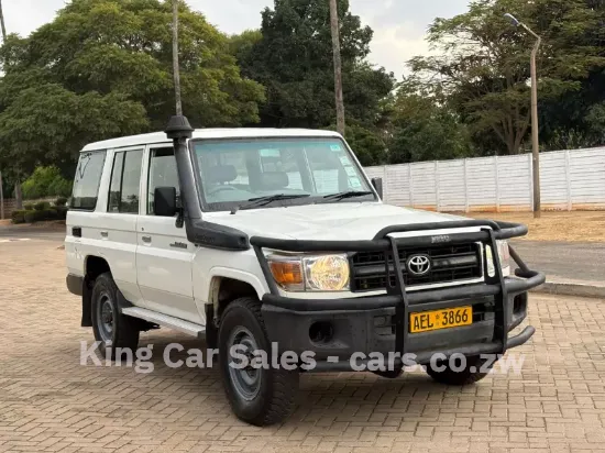 Picture of Toyota Land Cruiser 2017