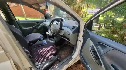 Picture of Toyota Vitz 1999