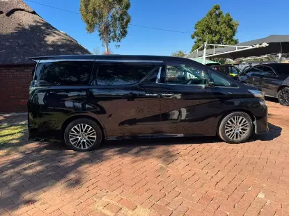 Picture of Toyota Vellfire 2017