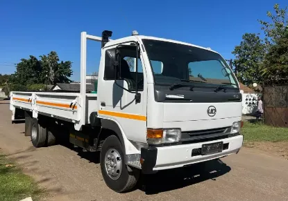 Picture of Nissan UD40 2015