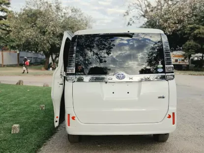 Picture of Toyota Voxy 2018