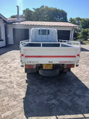 Picture of Hino Dutro 2004