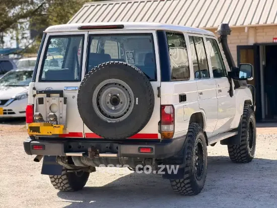 Picture of Toyota Land Cruiser 2017