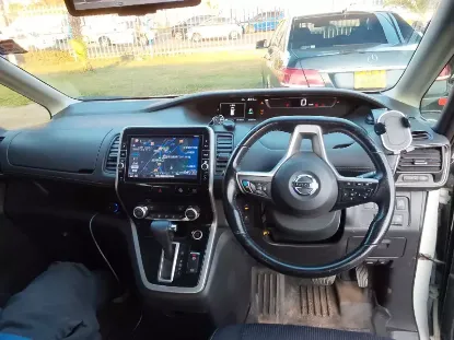 Picture of Nissan Serena 2017
