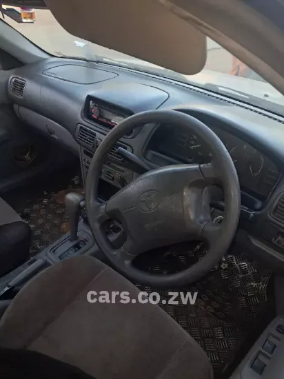 Picture of Toyota Corolla 2015