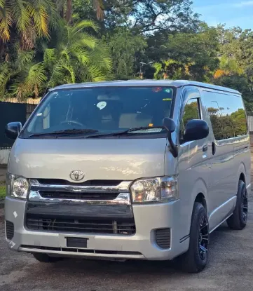 Picture of Toyota Hiace Quantam 2016