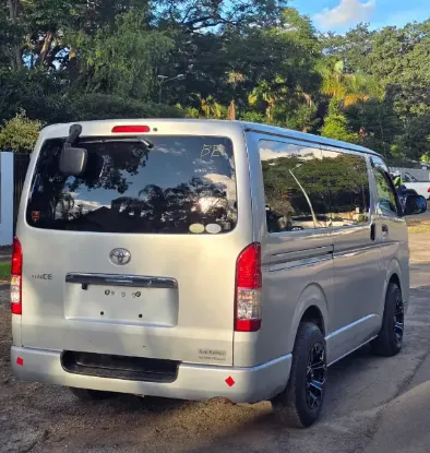 Picture of Toyota Hiace Quantam 2016