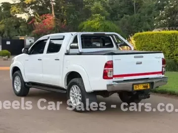 Picture of Toyota Hilux 2013