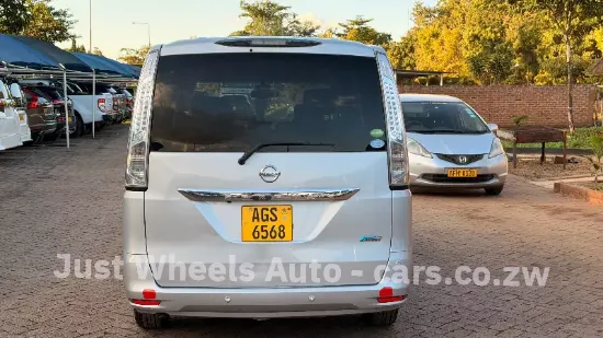 Picture of Nissan Serena 2015