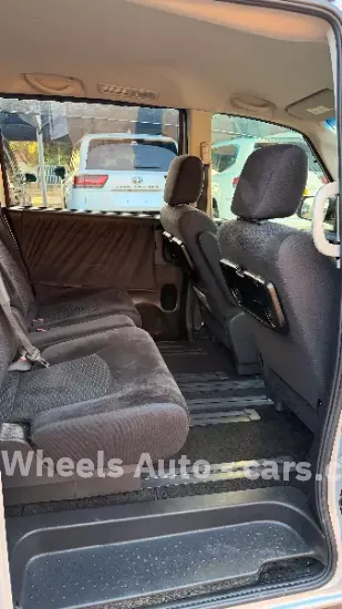 Picture of Nissan Serena 2015