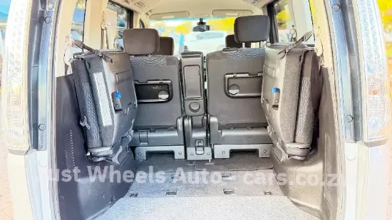 Picture of Nissan Serena 2015