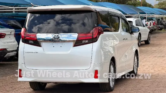 Picture of Toyota Alphard 2017