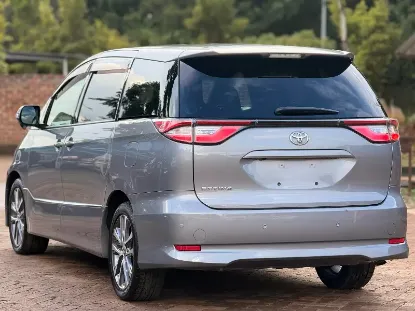 Picture of Toyota Estima 2016