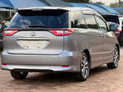 Picture of Toyota Estima 2016