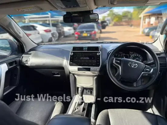 Picture of Toyota Land Cruiser 2017