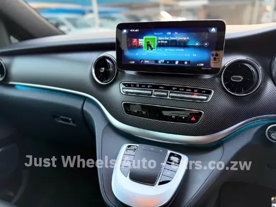 Picture of Mercedes Benz V-Class 2022