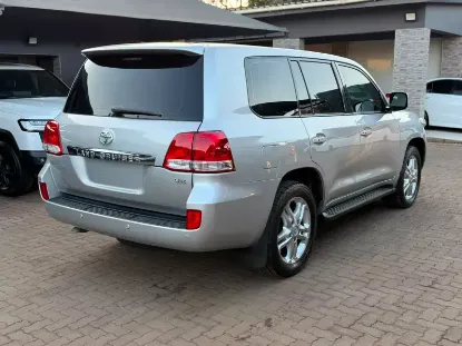Picture of Toyota Land Cruiser 2011