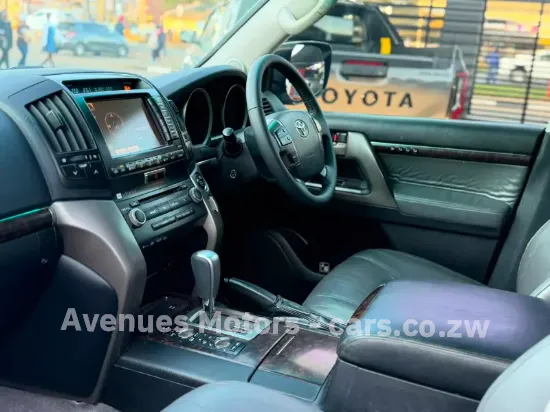 Picture of Toyota Land Cruiser 2011