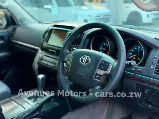 Picture of Toyota Land Cruiser 2011