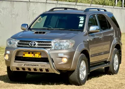 Picture of Toyota Fortuner 2011
