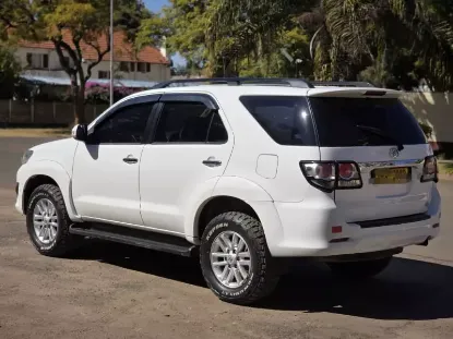 Picture of Toyota Fortuner 2013