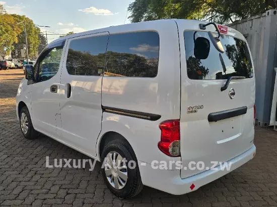 Picture of Nissan NV200 2016
