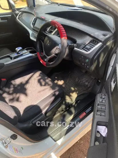Picture of Honda Jade 2015