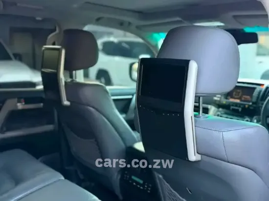 Picture of Toyota Land Cruiser 2011