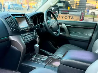 Picture of Toyota Land Cruiser 2011