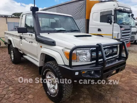 Picture of Toyota land-cruiser 2013