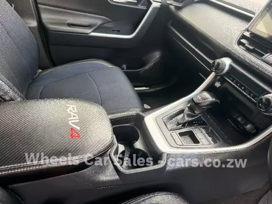 Picture of Toyota Rav4 2021