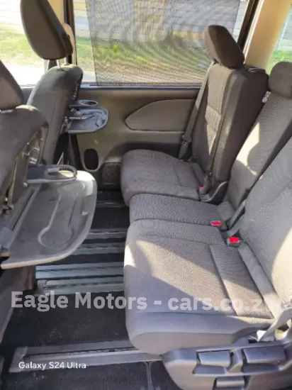 Picture of Nissan Serena 2017