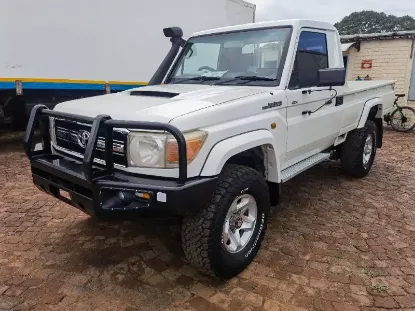 Picture of Toyota land-cruiser 2013