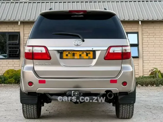 Picture of Toyota Fortuner 2010