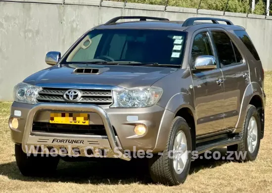 Picture of Toyota Fortuner 2011