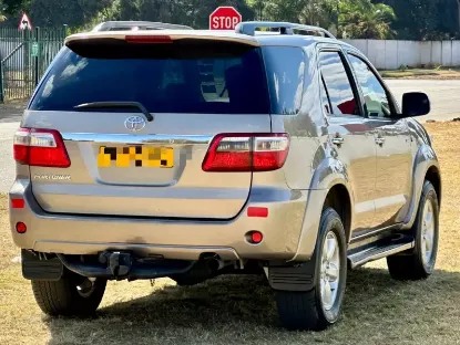 Picture of Toyota Fortuner 2011