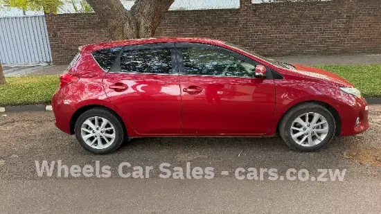 Picture of Toyota Auris 2013