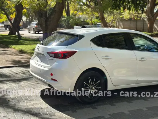 Picture of Mazda Axela 2017